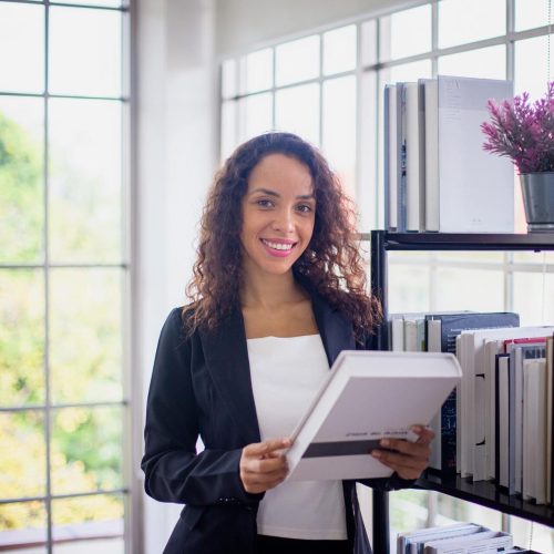 business-woman-in-office-2025-02-03-10-13-54-utc-e1751518667661.jpg